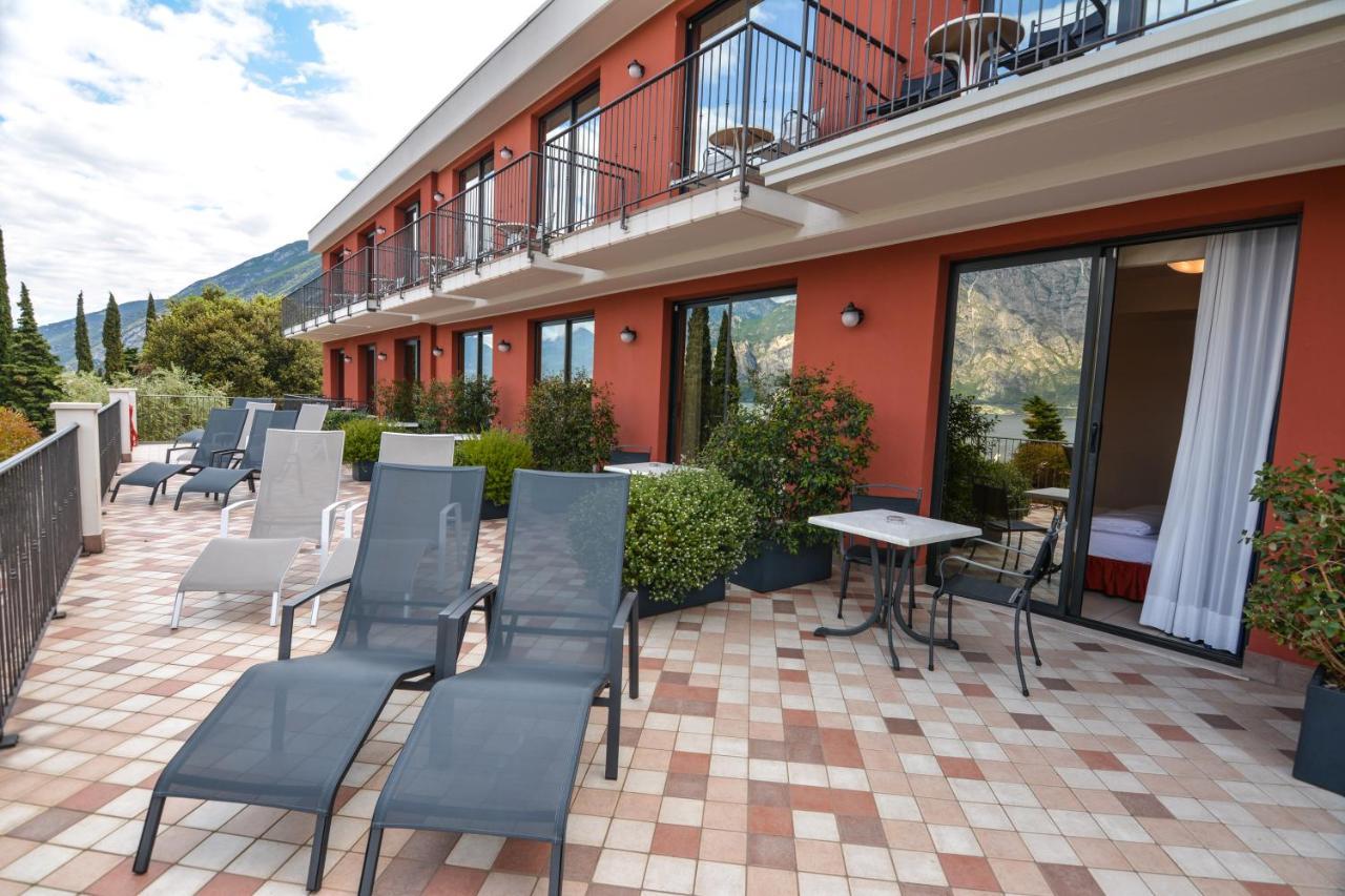 Hotel Oasi Beach Малчезине Екстериор снимка