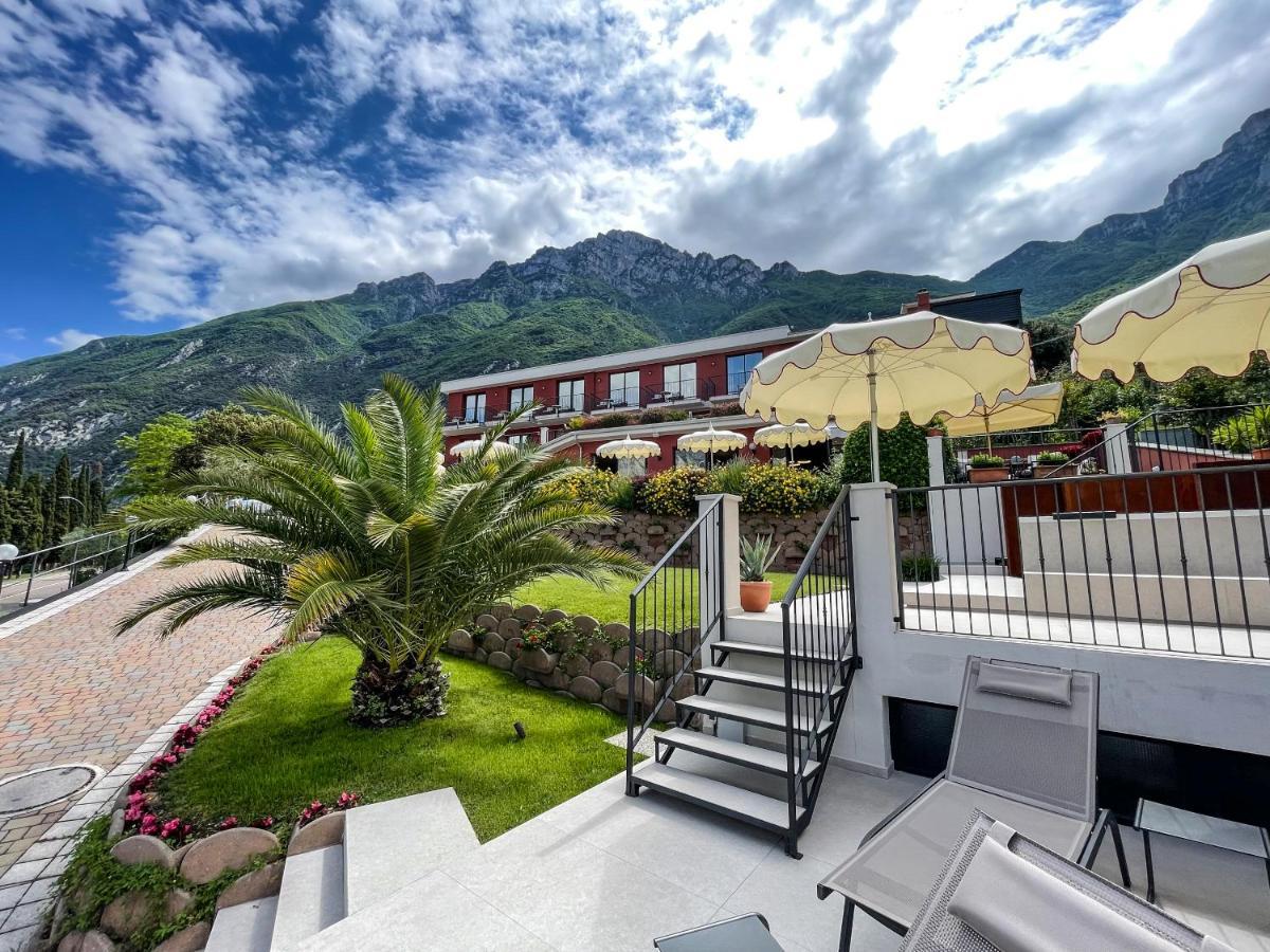 Hotel Oasi Beach Малчезине Екстериор снимка