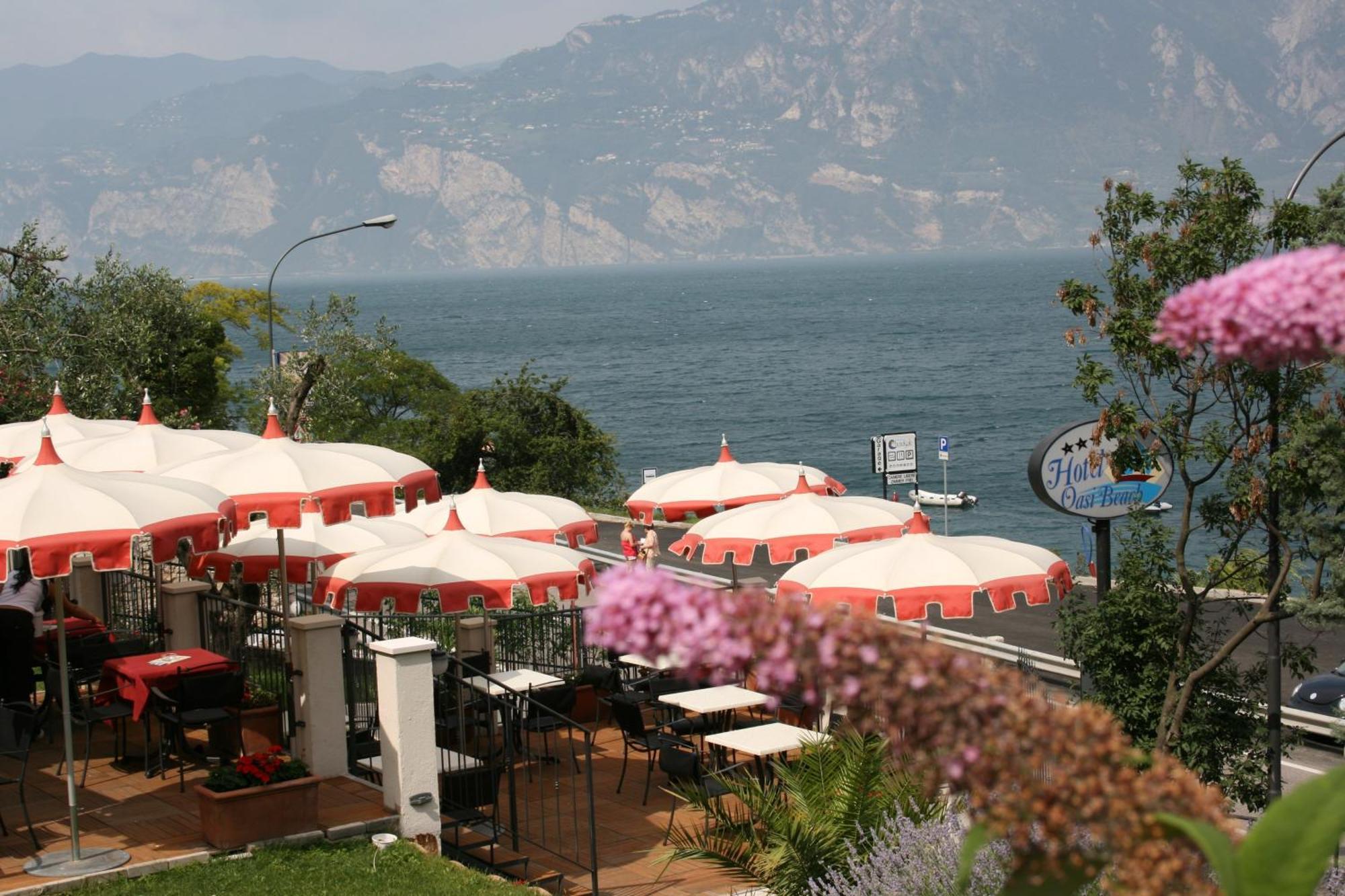 Hotel Oasi Beach Малчезине Екстериор снимка