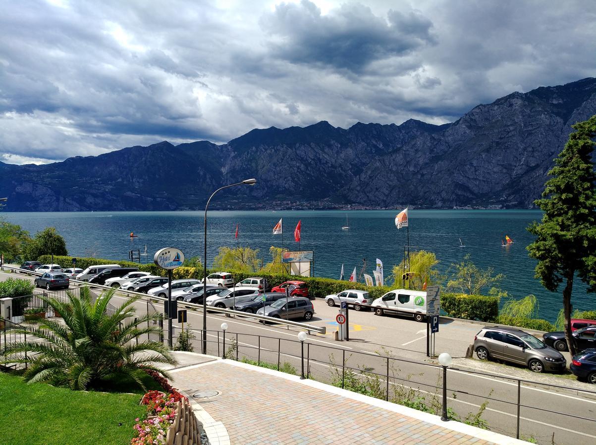 Hotel Oasi Beach Малчезине Екстериор снимка