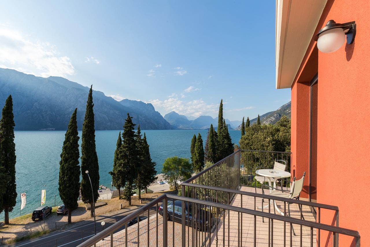Hotel Oasi Beach Малчезине Екстериор снимка