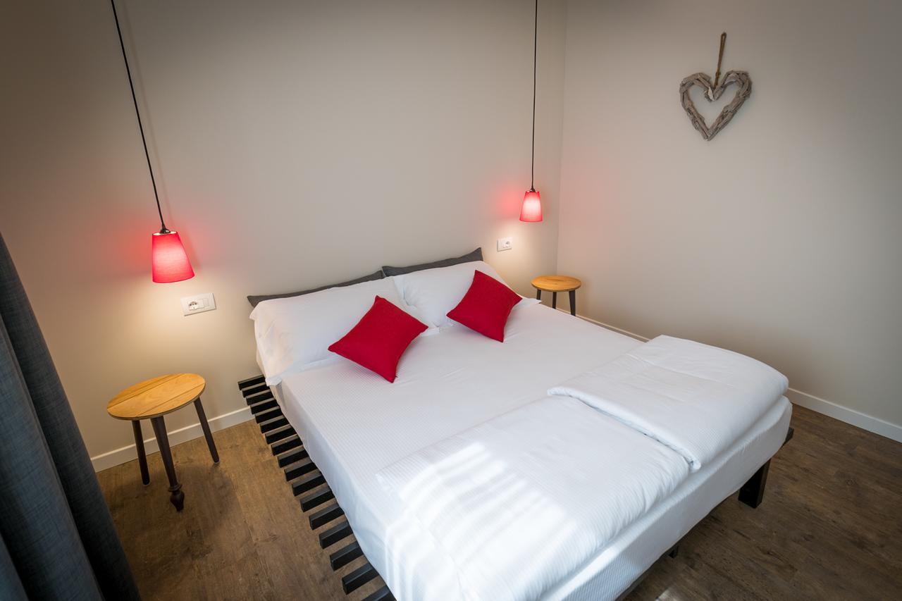 Hotel Oasi Beach Малчезине Екстериор снимка