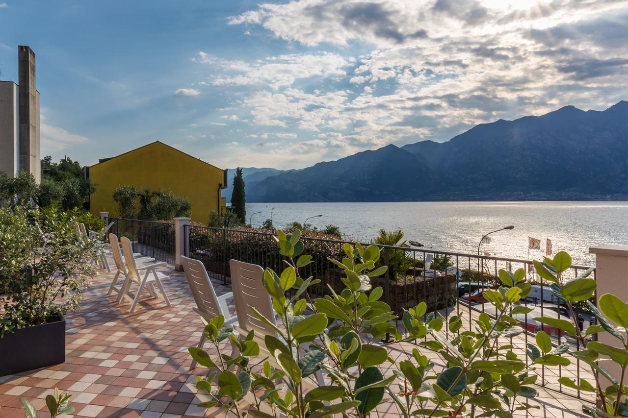 Hotel Oasi Beach Малчезине Екстериор снимка