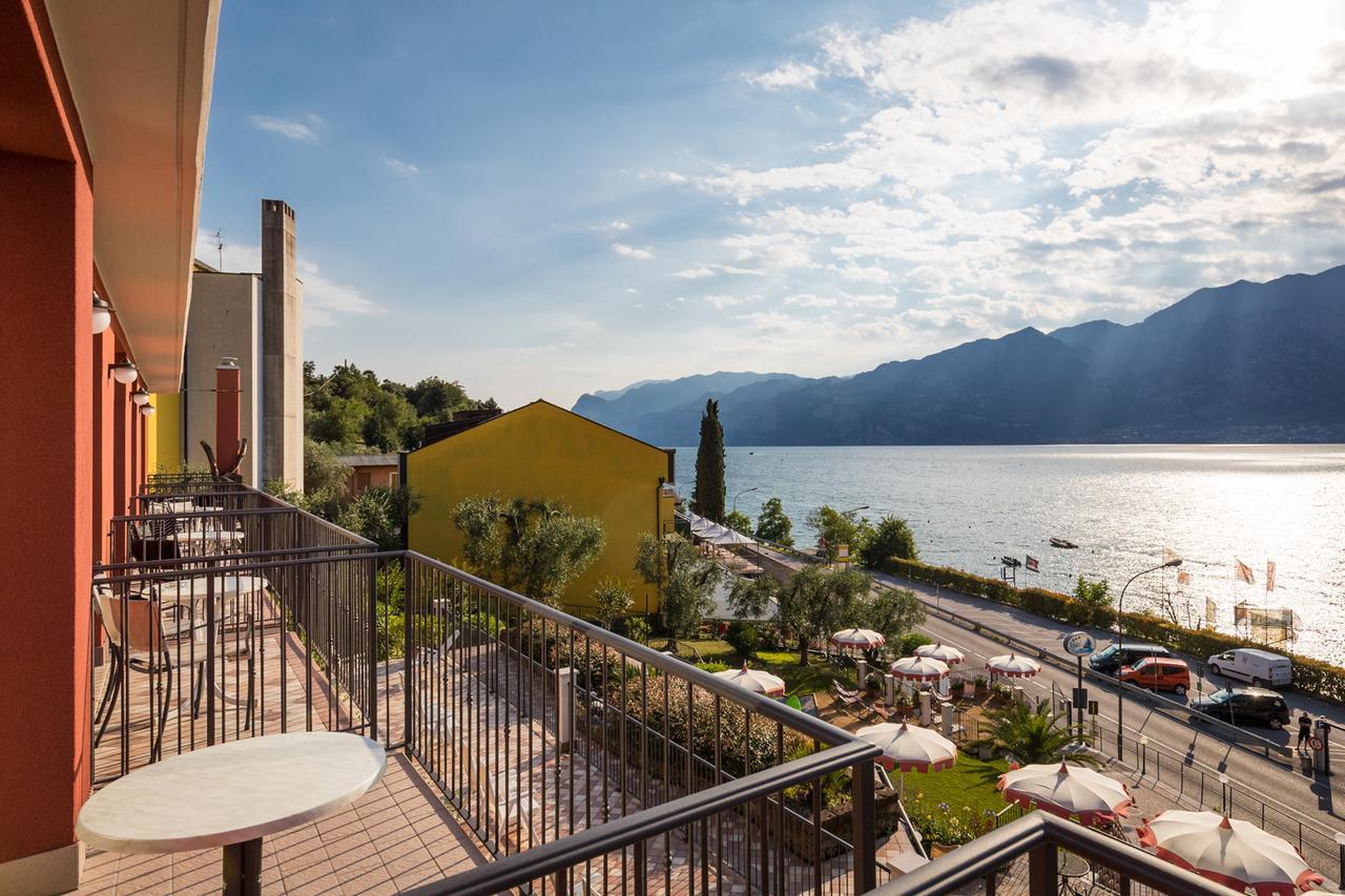 Hotel Oasi Beach Малчезине Екстериор снимка