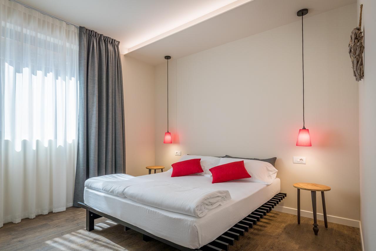 Hotel Oasi Beach Малчезине Екстериор снимка