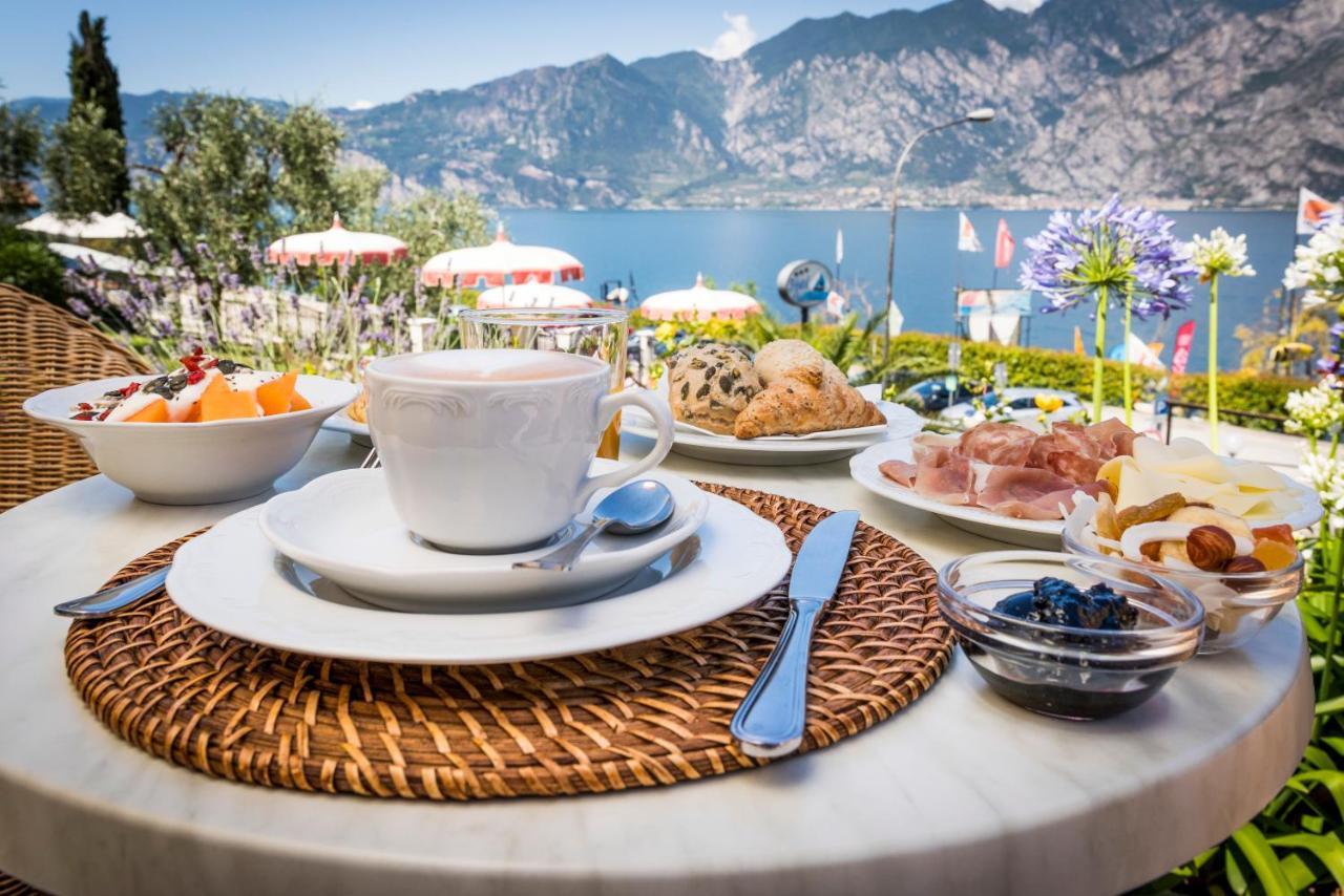 Hotel Oasi Beach Малчезине Екстериор снимка