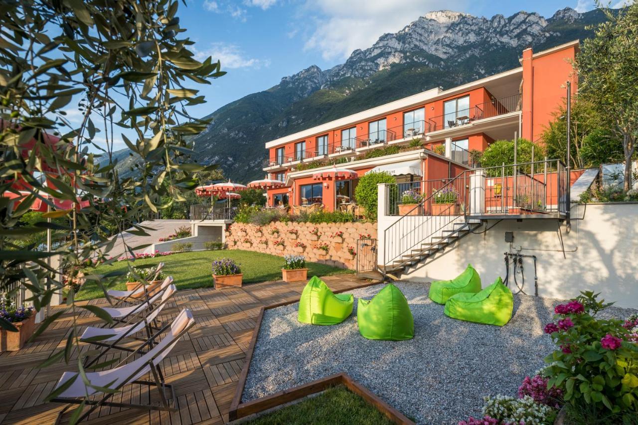 Hotel Oasi Beach Малчезине Екстериор снимка