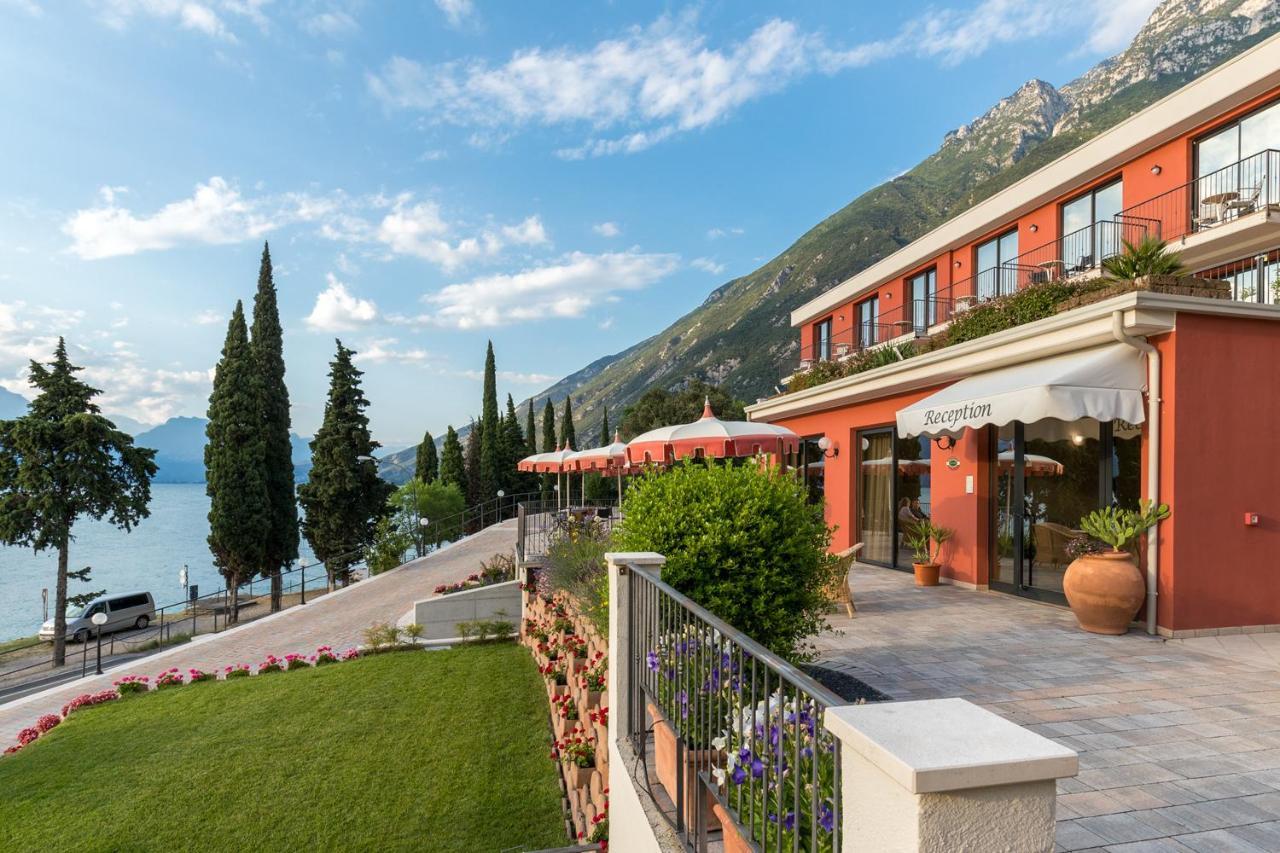 Hotel Oasi Beach Малчезине Екстериор снимка